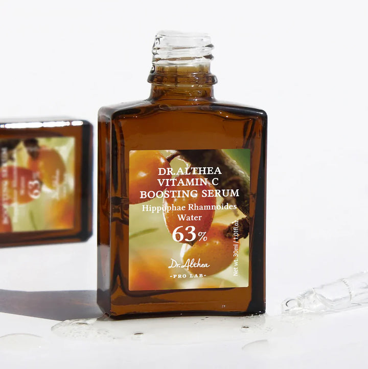 Nuaglow Forårsrutinen skincare routine featuring Dr. Althea Vitamin C Boosting Serum in a glass dropper bottle.